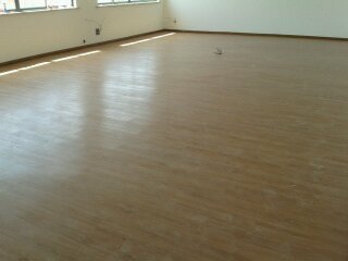 發(fā)爾潤牌高檔鋪地貼墻PTSAG墻地板——泡水無憂的理想選擇